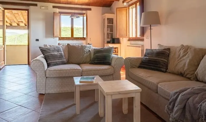 Relaxing Hillside Family Accommodation With Pool