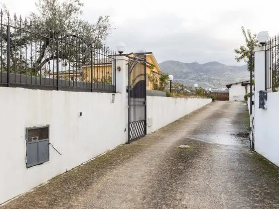 Relaxing Holiday Home in Partinico With Swimming Pool - Dış Mekan