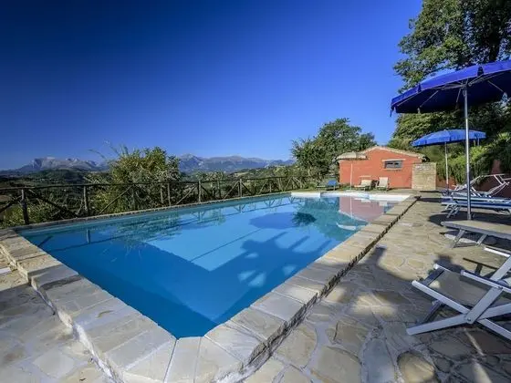 Relaxing Retreat With Bike Access - Havuz