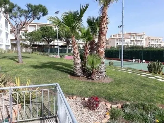 Remarkable 1-bed Apartment in Olhos de Água - Dış Mekan