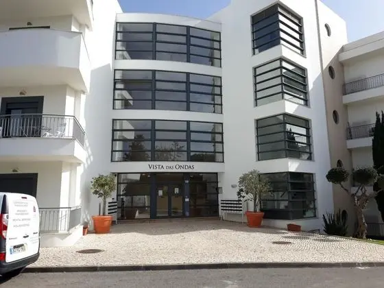 Remarkable 1-bed Apartment in Olhos de Água - Dış Mekan