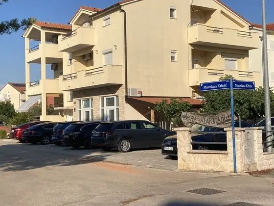 Remarkable 1-bed Apartment in Vodice Croatia - Dış Mekan