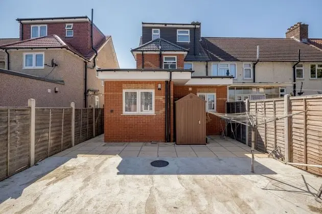 Remarkable 1-bed Studio in Dagenham - Dış Mekan