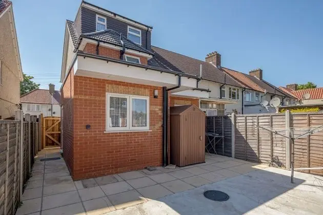 Remarkable 1-bed Studio in Dagenham - Dış Mekan