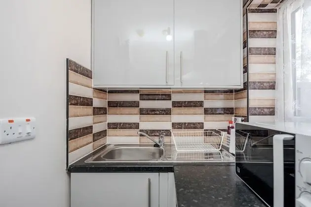 Remarkable 1-bed Studio in Dagenham - Mutfak