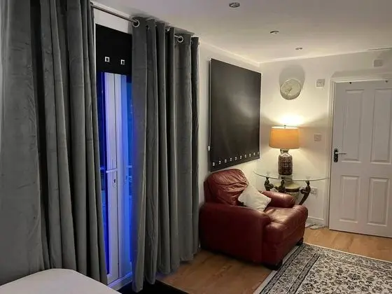 Remarkable 1-bed Studio in Staines - Surrey - Oda Düzeni