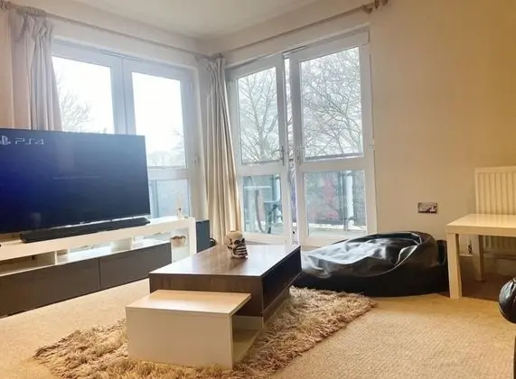 Remarkable 2-bed Apartment in Cheltenham