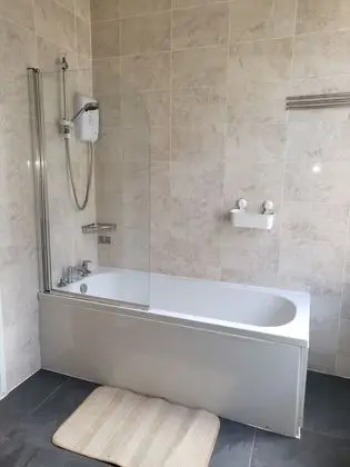 Remarkable 2-bed Apartment in Huddersfield - Banyo Tipleri