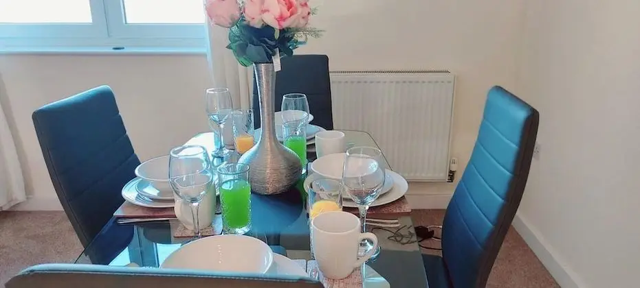 Remarkable 2-bed Apartment in Reading