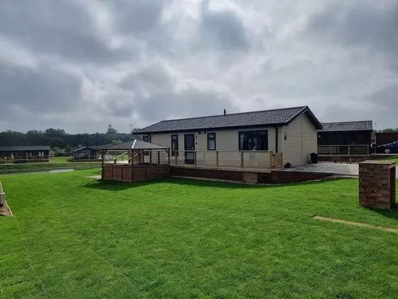 Remarkable 2-bed Luxury Lodge in Routh With Hottub - Dış Mekan