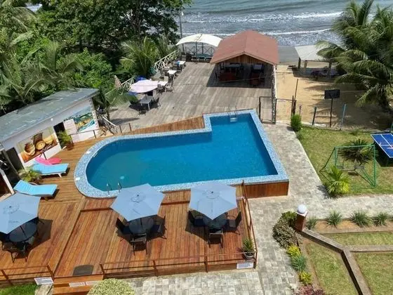 Remarkable 3-bed Apartment in Kribi - Havuz