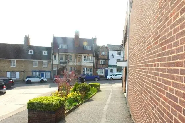 Remarkable 3-bed Apartment in Newport Pagnell - Dış Mekan