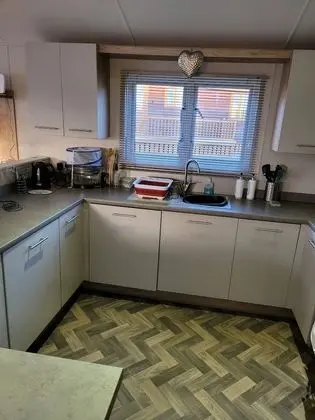 Remarkable 3-bed House in Hull - Mutfak