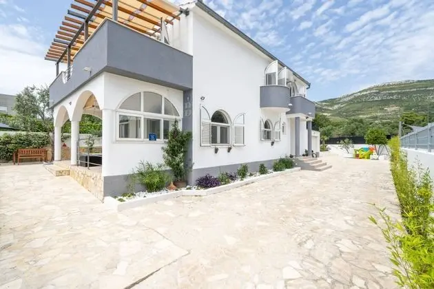 Remarkable 4-bed House in Kaštel Novi