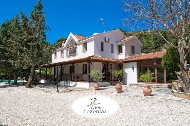 Remarkable 5-bed Villa in Miliou Village Paphos - Dış Mekan