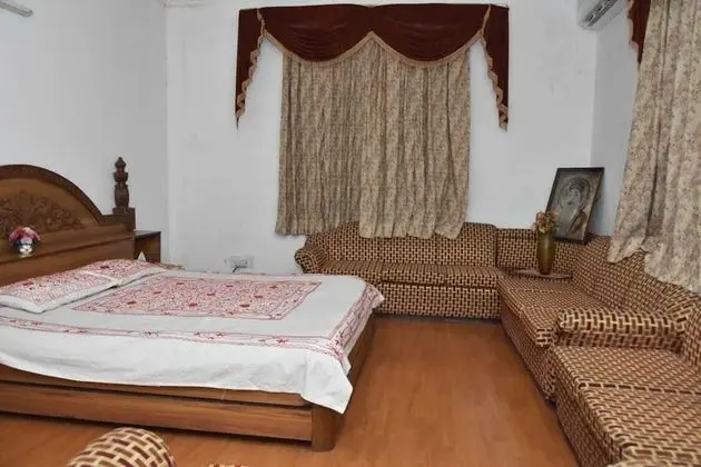 Remarkable 6-bedroom Farmhouse in South Delhi - Oda