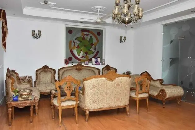 Remarkable 6-bedroom Farmhouse in South Delhi - Oda Düzeni