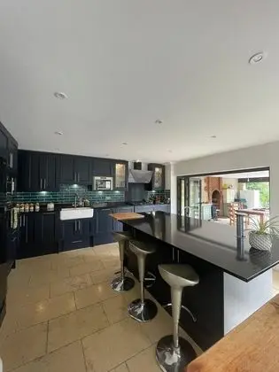 Remarkable 7-bed House in Farnborough - Mutfak