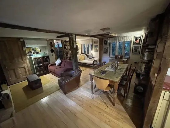 Remarkable Boultons Barn With hot tub & opt Sauna