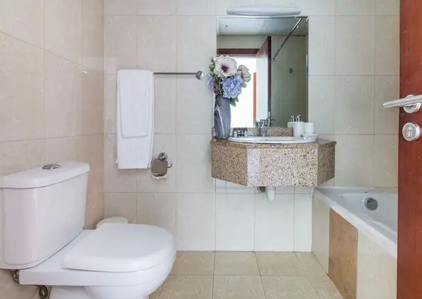 Remarkable & Upscale Living in This 1BR Apartment at JLT - İç Mekan