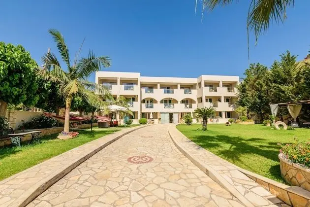 Remezzo Apartments & Studios