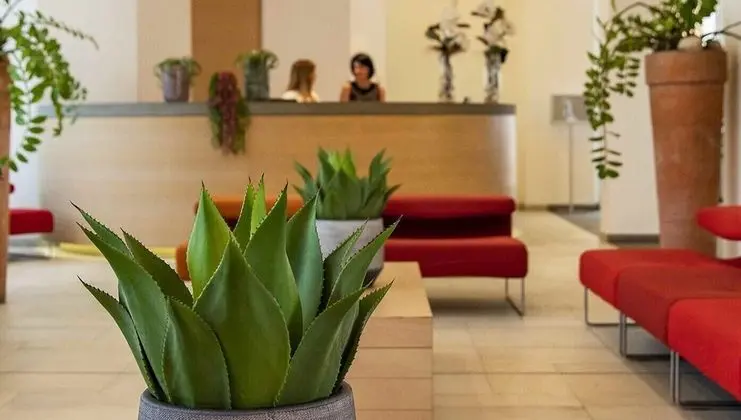 Hotel Remilia Ex Ramada Emilia