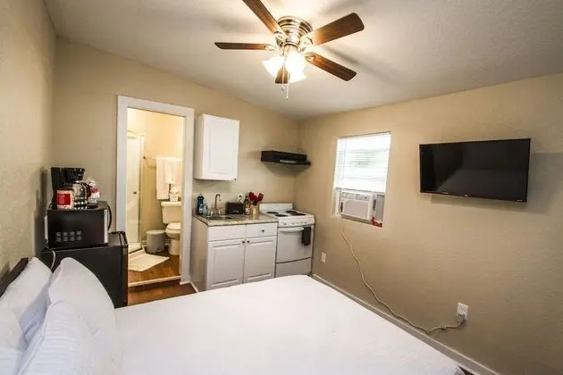 Remodeled Studio Near Downtown