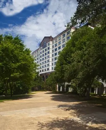 Renaissance Austin Hotel