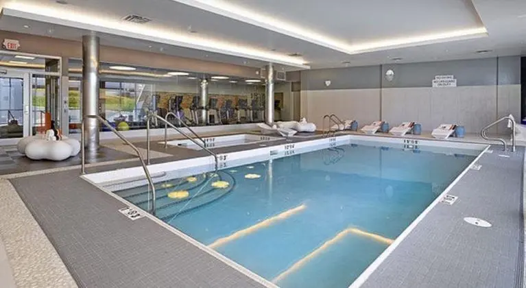 Renaissance Edmonton Airport Hotel - Havuz