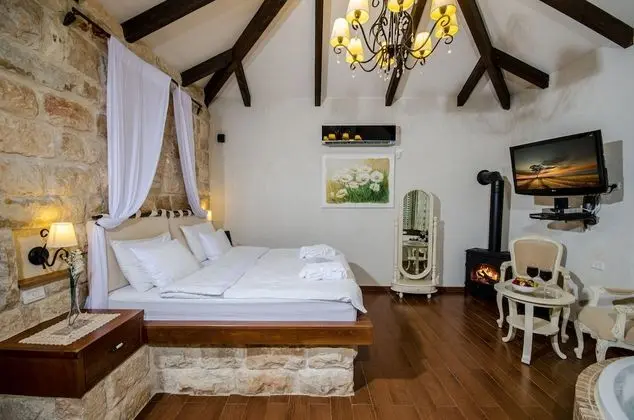Renaissance Estate - Oda