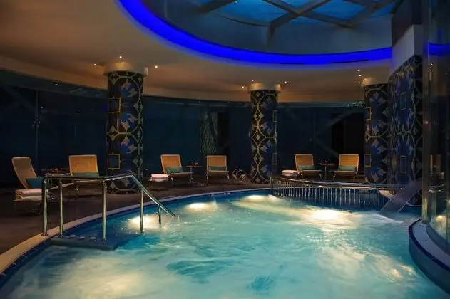 Renaissance Izmir Hotel - Havuz