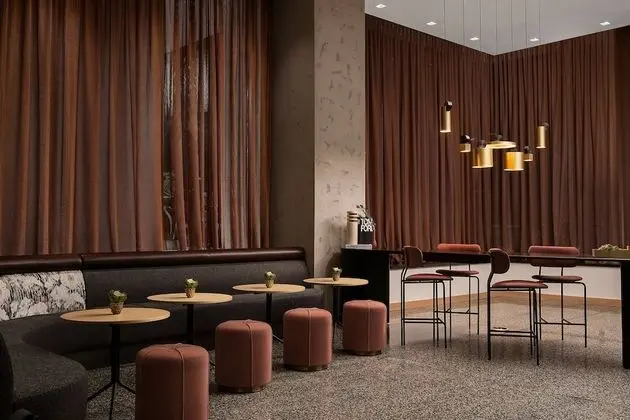 Renaissance Milwaukee West Hotel - Lobi