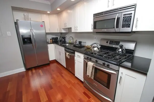 Renaissance Properties - 21 & Chestnut - Mutfak
