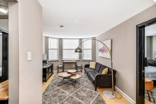Renaissance Properties - 2135 Walnut - Oda Düzeni