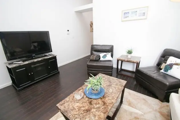 Renaissance Properties - 728 Market Street - Oda Düzeni