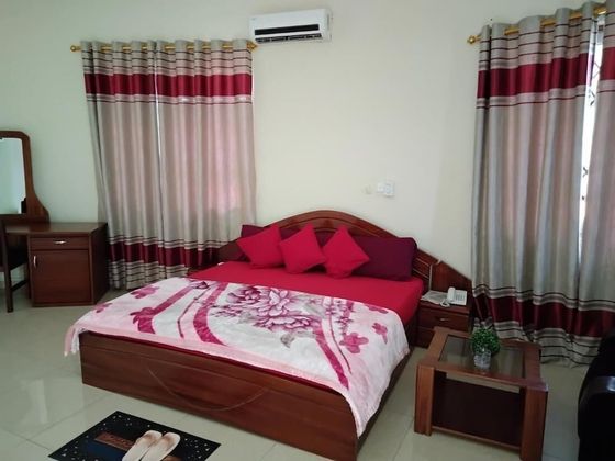 Renajoe Exclusive Centre