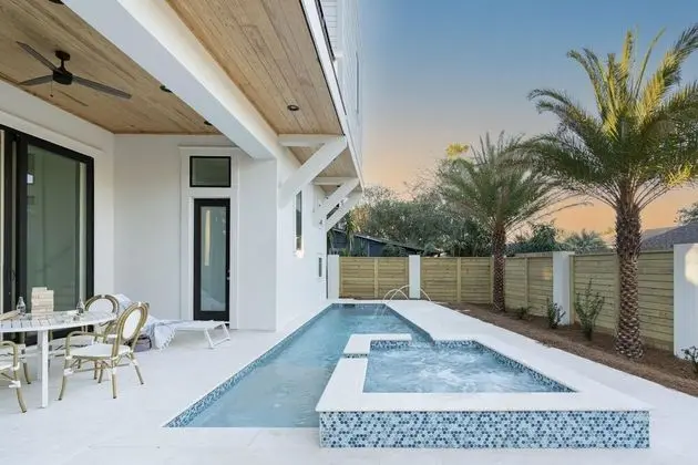 Rendezvous by Avantstay Modern Haven w/ Game Room, Roof Top, Hot Tub, Pool & Close to Beach!