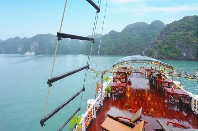 Renea Cruises Halong - Lobi