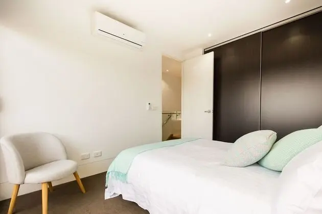 RENEE, 4BDR North Melbourne House - Oda