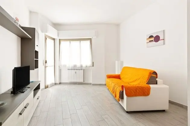 Renewed Balcony Flat with Green Garden - Oda Düzeni
