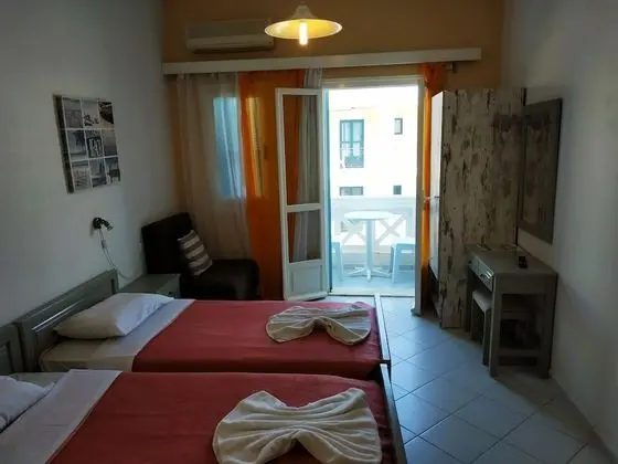 Renia Studios - Standard Studio Overlooking the Swimming Pool - Öne Çıkan Resim