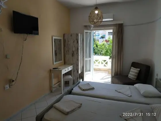 Renia Studios -studio for 2 Pers With a Swimming Pool