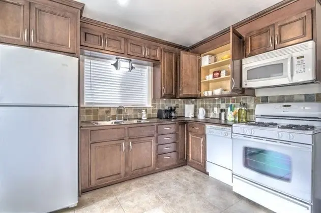 Renovated 2BR Lake View Condo - Mutfak