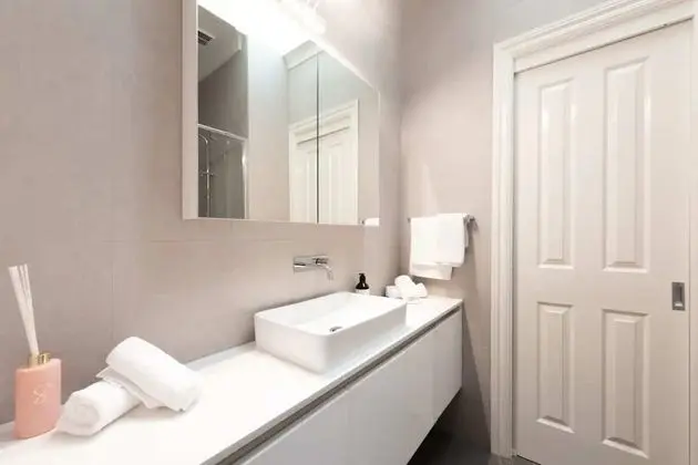 Renovated 3 Bedroom Family Home in Richmond With Parking - Banyo Tipleri