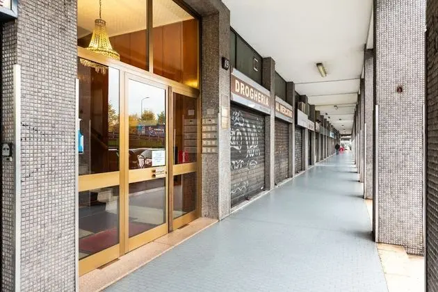 Renovated Flat Subway Yellow Line