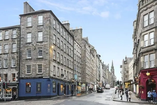Renovated Hidden Gem on the Historic Royal Mile