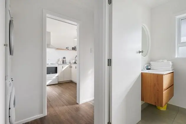 Renovated Takapuna 2BR Apt - Parking - İç Mekan