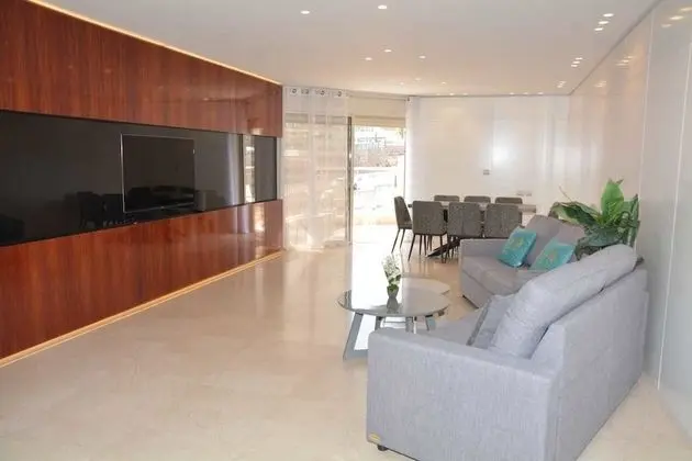 Renovated White 3BD next to Beach - Pool - Öne Çıkan Resim