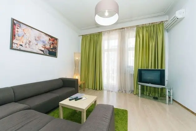 Rent Kiev Lva Tolshtoho Square - Öne Çıkan Resim