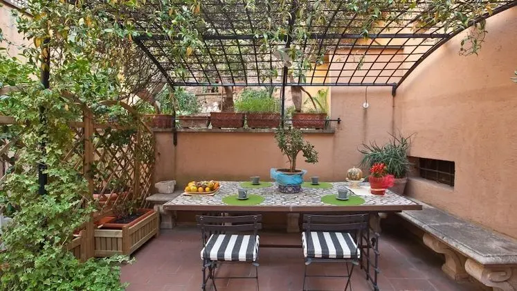 Rental in Rome Arco Ciambella Loft